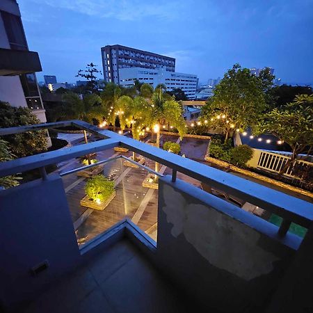 Cubao Manhattan Heights Unit 5A Tower C Кесон-Сити Экстерьер фото