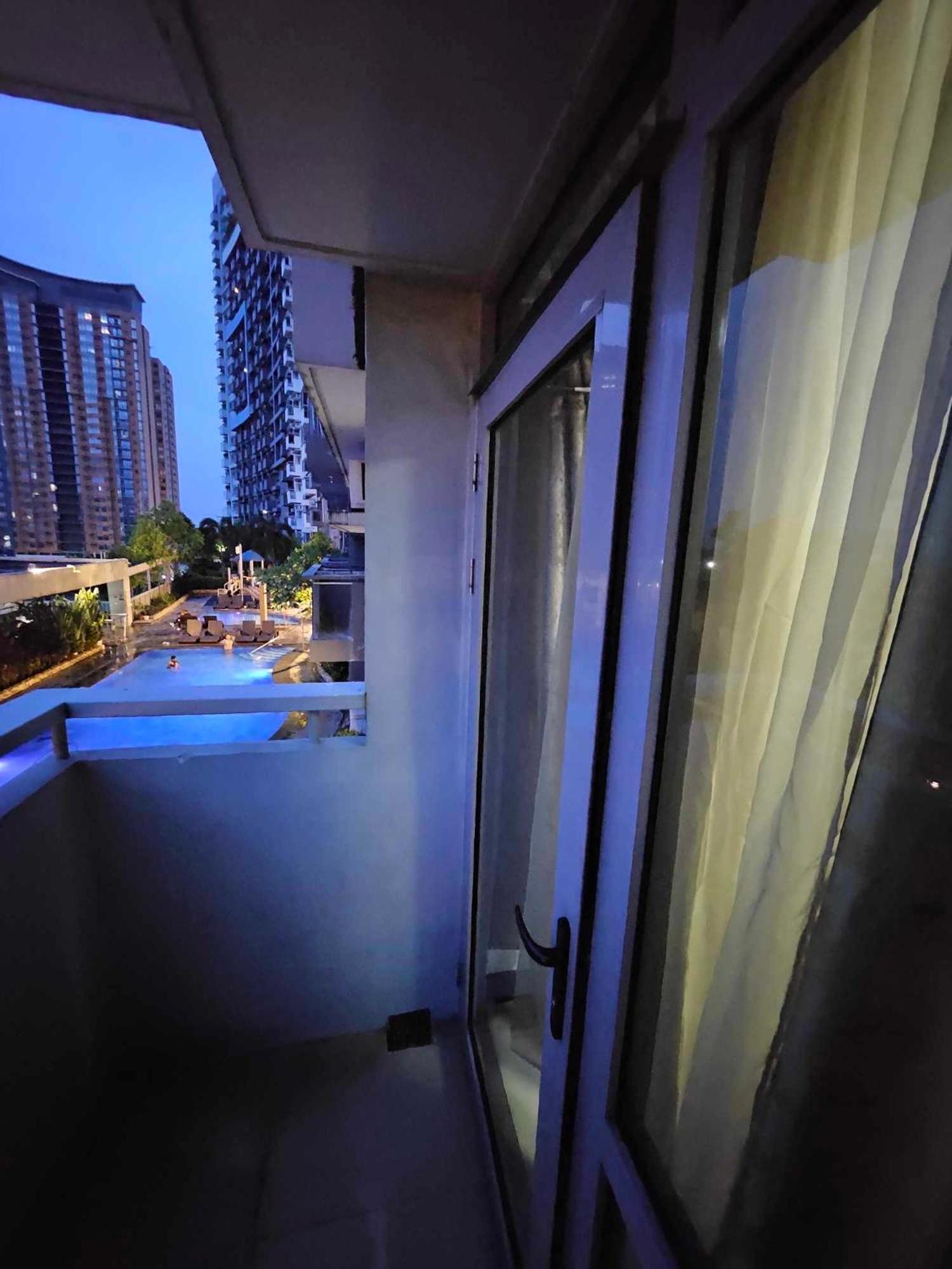 Cubao Manhattan Heights Unit 5A Tower C Кесон-Сити Экстерьер фото