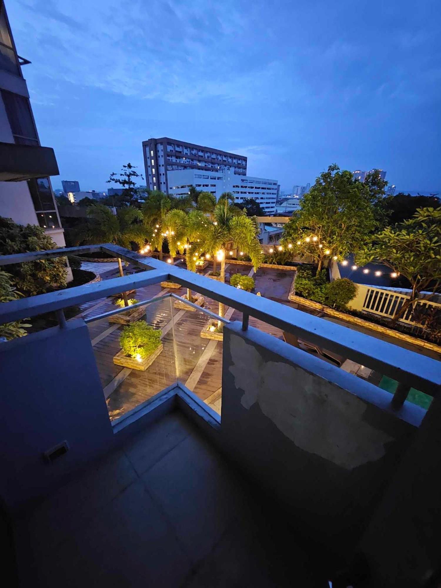 Cubao Manhattan Heights Unit 5A Tower C Кесон-Сити Экстерьер фото