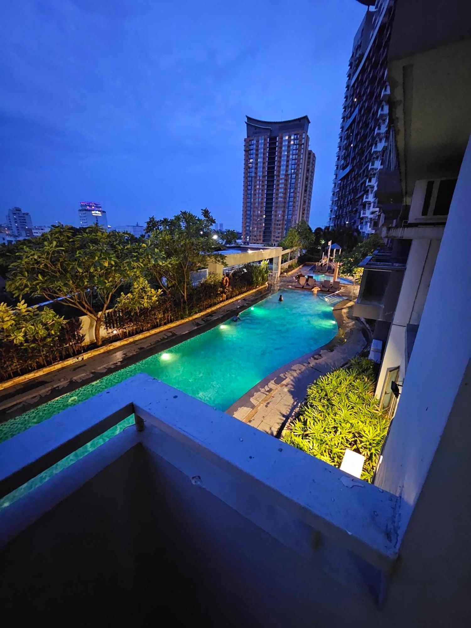 Cubao Manhattan Heights Unit 5A Tower C Кесон-Сити Экстерьер фото