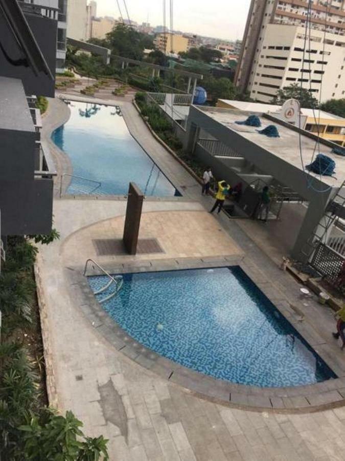 Cubao Manhattan Heights Unit 5A Tower C Кесон-Сити Экстерьер фото