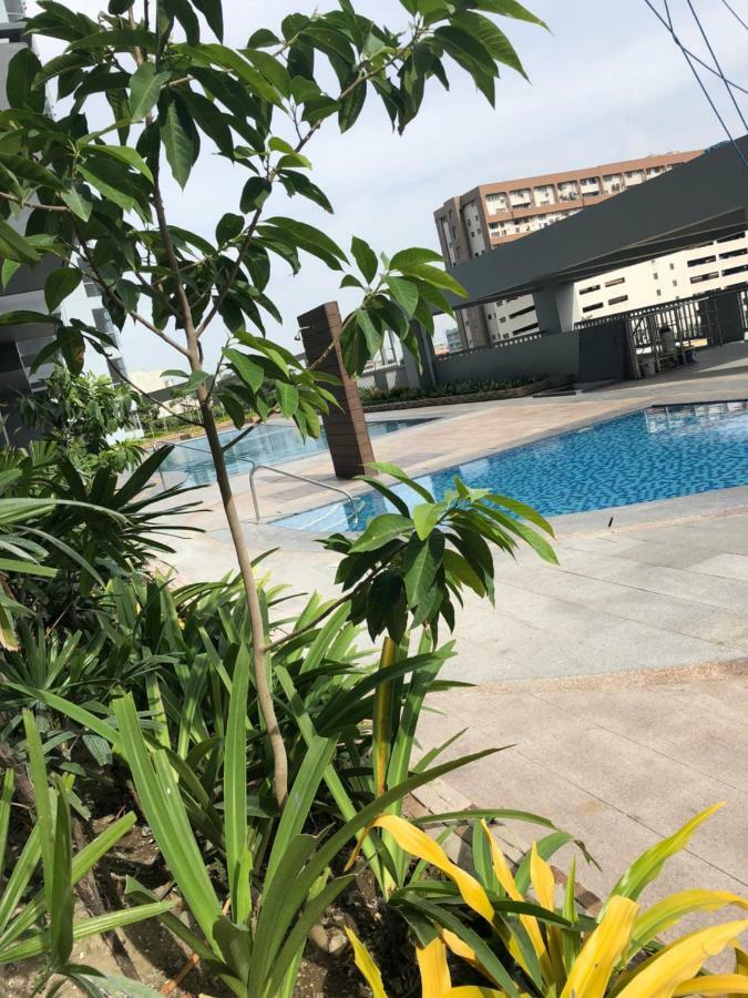 Cubao Manhattan Heights Unit 5A Tower C Кесон-Сити Экстерьер фото