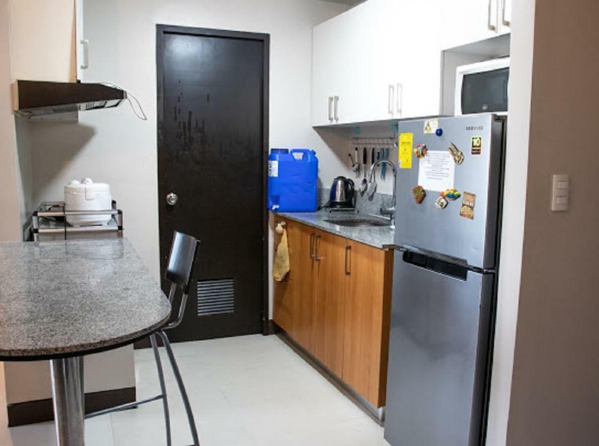 Cubao Manhattan Heights Unit 5A Tower C Кесон-Сити Экстерьер фото