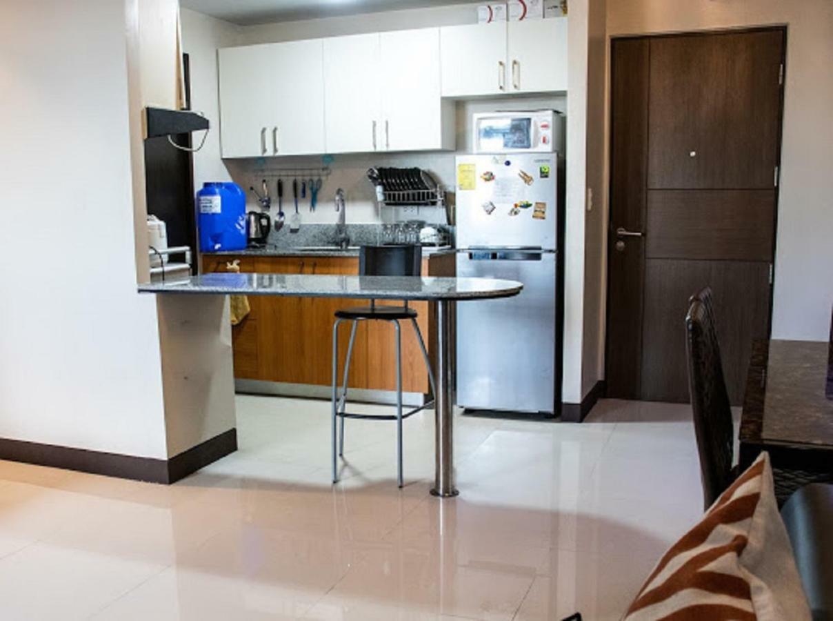 Cubao Manhattan Heights Unit 5A Tower C Кесон-Сити Экстерьер фото